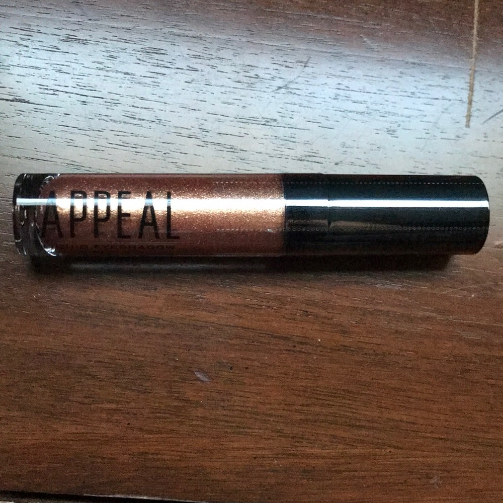 Appeal liquid eyeshadow in Rose gold